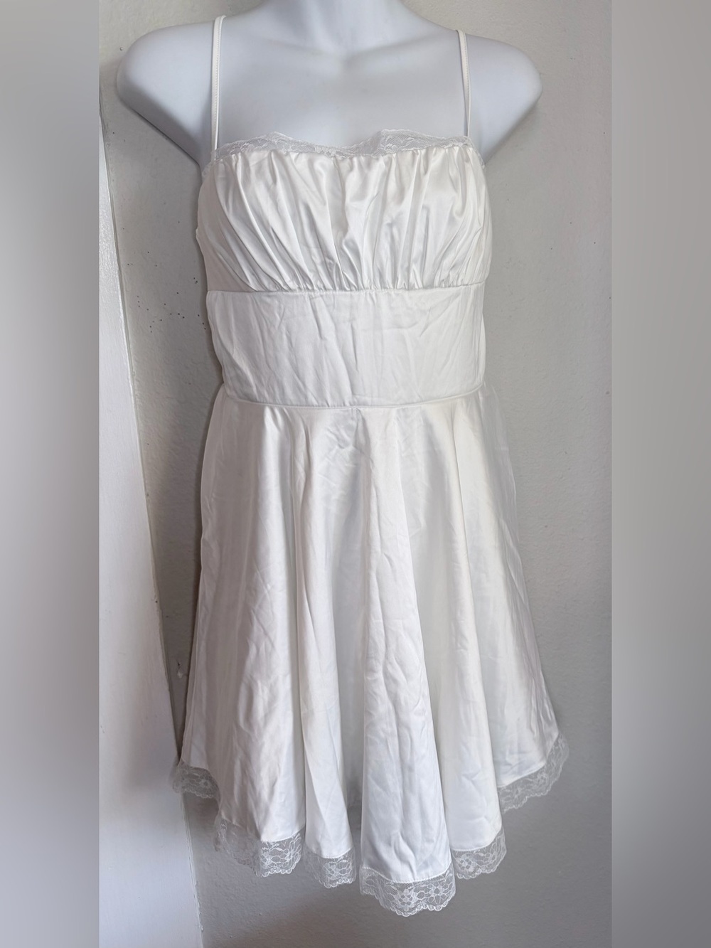 NWT Vkihoc white lace trim mini dress Medium